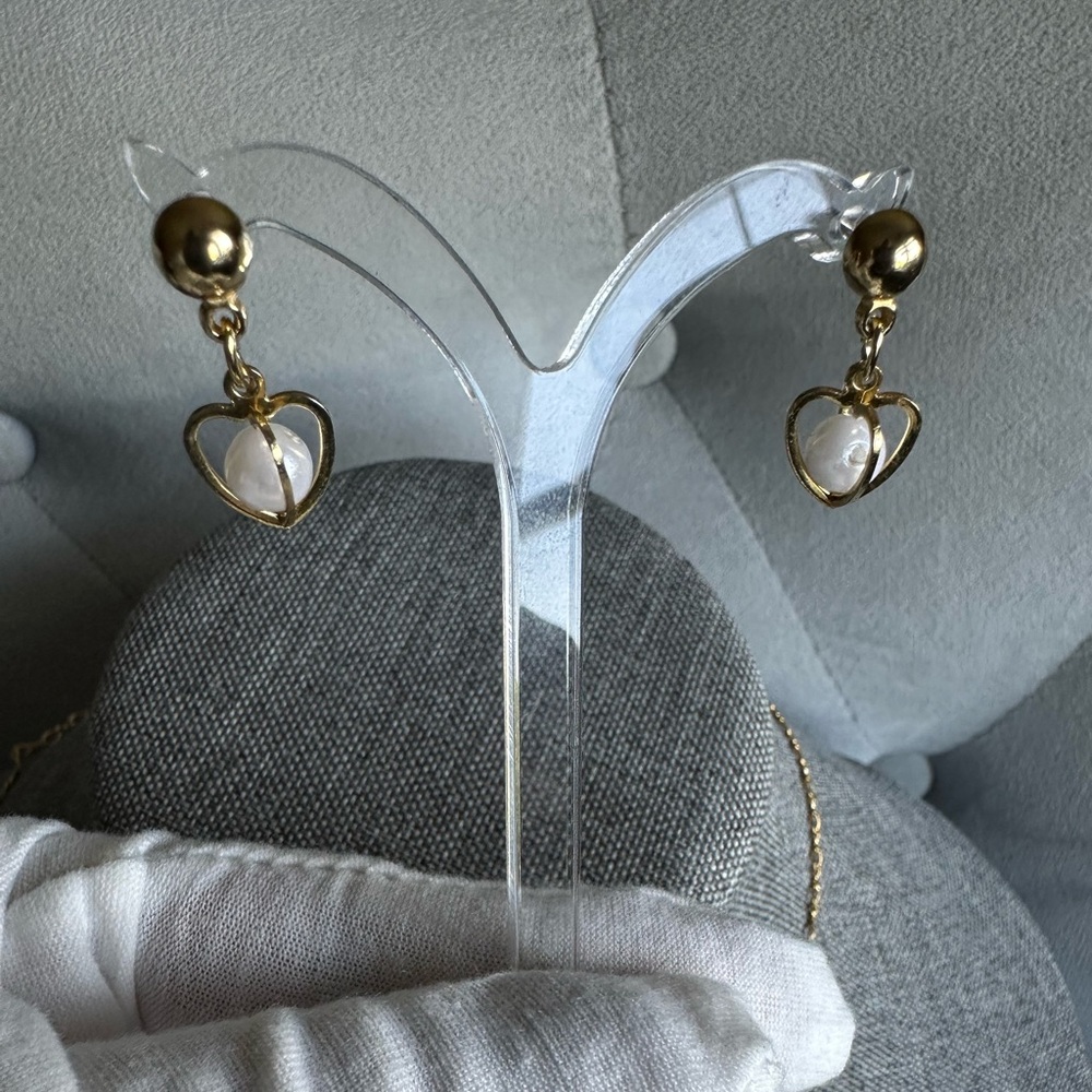 New Avon Gold and White Heart Jewelry Set - Picture 5 of 7